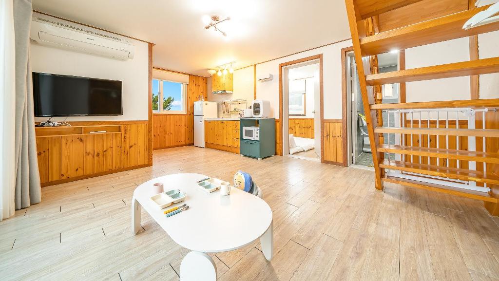Yeosu Hi Mom Kids Family Pension Black