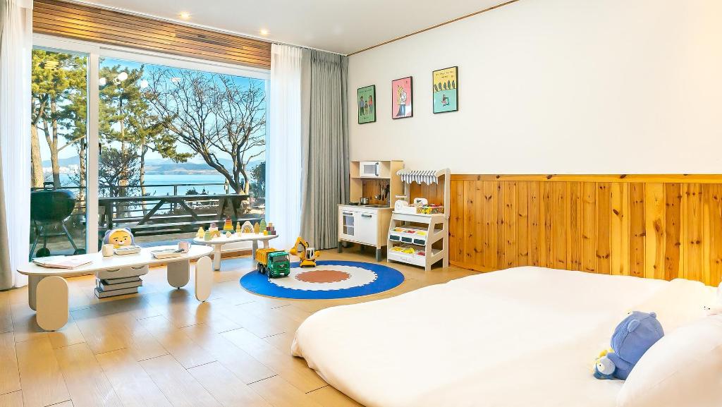 Yeosu Hi Mom Kids Family Pension Black