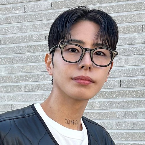 블루라이트차단 기본 검정 뿔테 안경 남자 여자 패션 얼굴형에맞는 안경테 상세 가이드 post thumbnail image