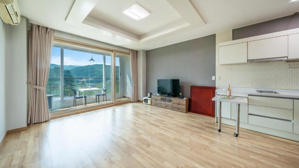 Gapyeong Yeonkkocchosu Pet Pension