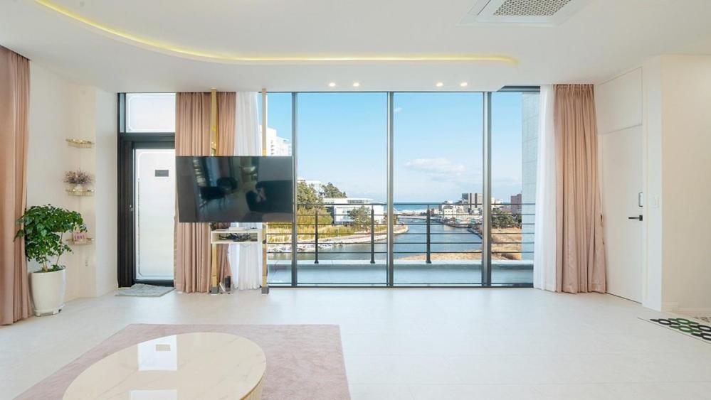 Gangneung Beach Hill Pension