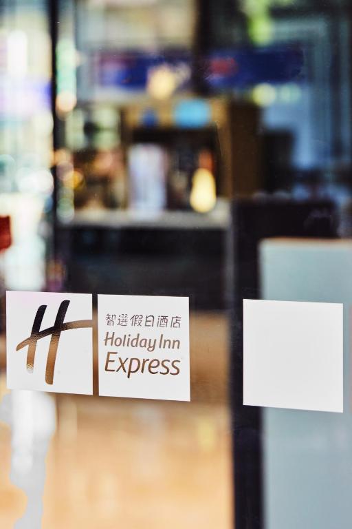📸 인생샷 맛집 호텔? ‘Holiday Inn Express Kaohsiung Love River’에서 대만 감성 충전 완료! post thumbnail image