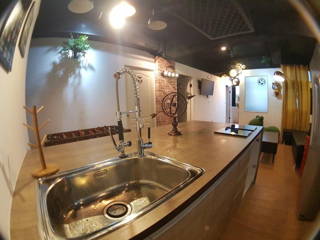 📸 인생샷 맛집 호텔? ‘타이난 시의 아파트먼트 (86m², 침실 3개, 프라이빗 욕실 2개)’에서 대만 감성 충전 완료! post thumbnail image