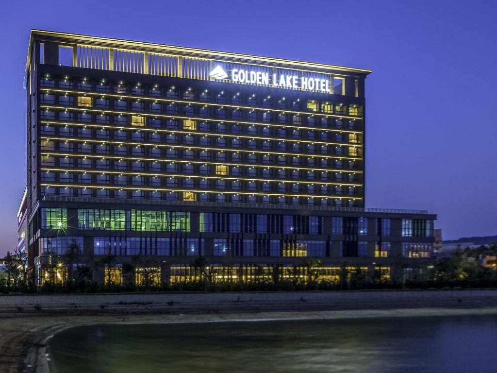 Golden Lake Hotel