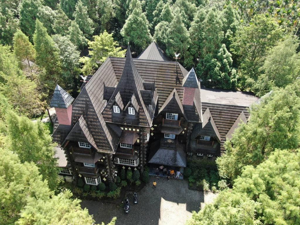 Senboard Manor