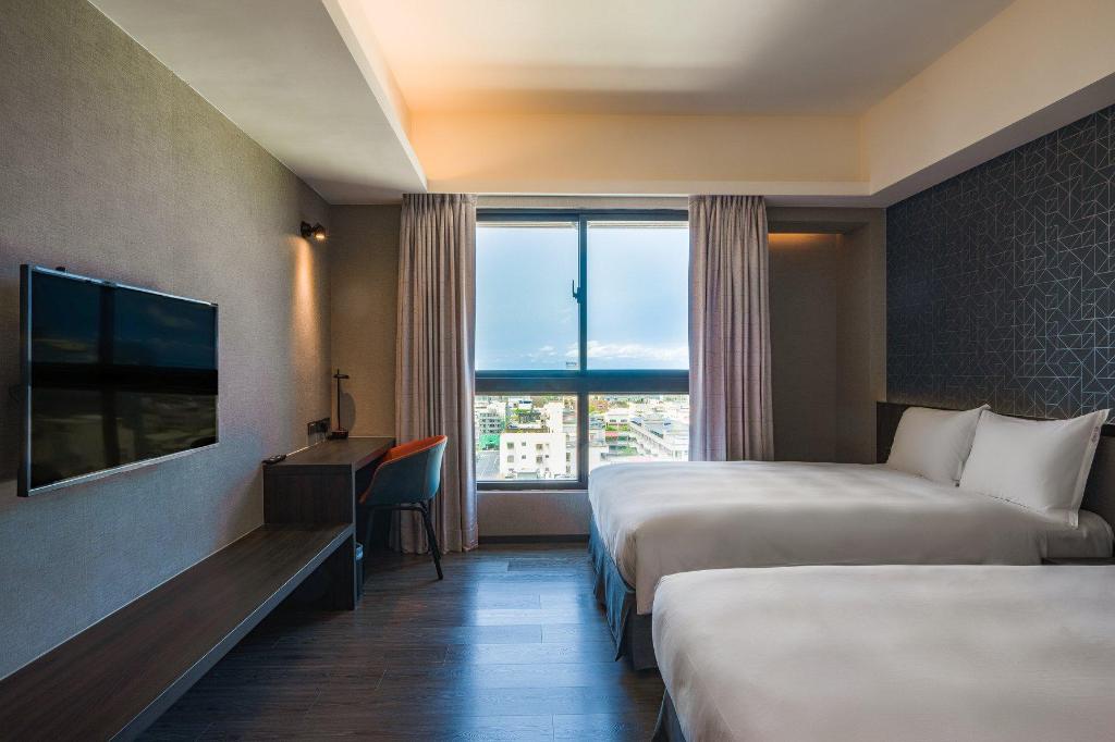 Holiday Inn Express Kaohsiung Love River