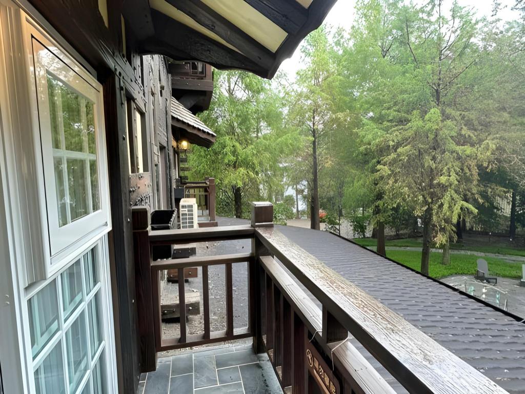 Senboard Manor