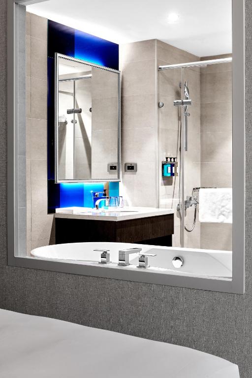 Holiday Inn Express Kaohsiung Love River